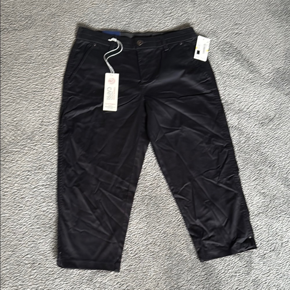 Khakis & Co Black Sateen Capris. Comfort Waist. Size 4.